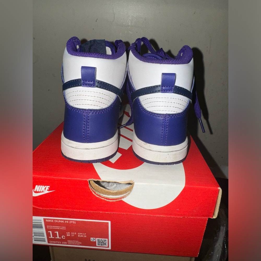 Nike dunks girls size 11C US gently worn
